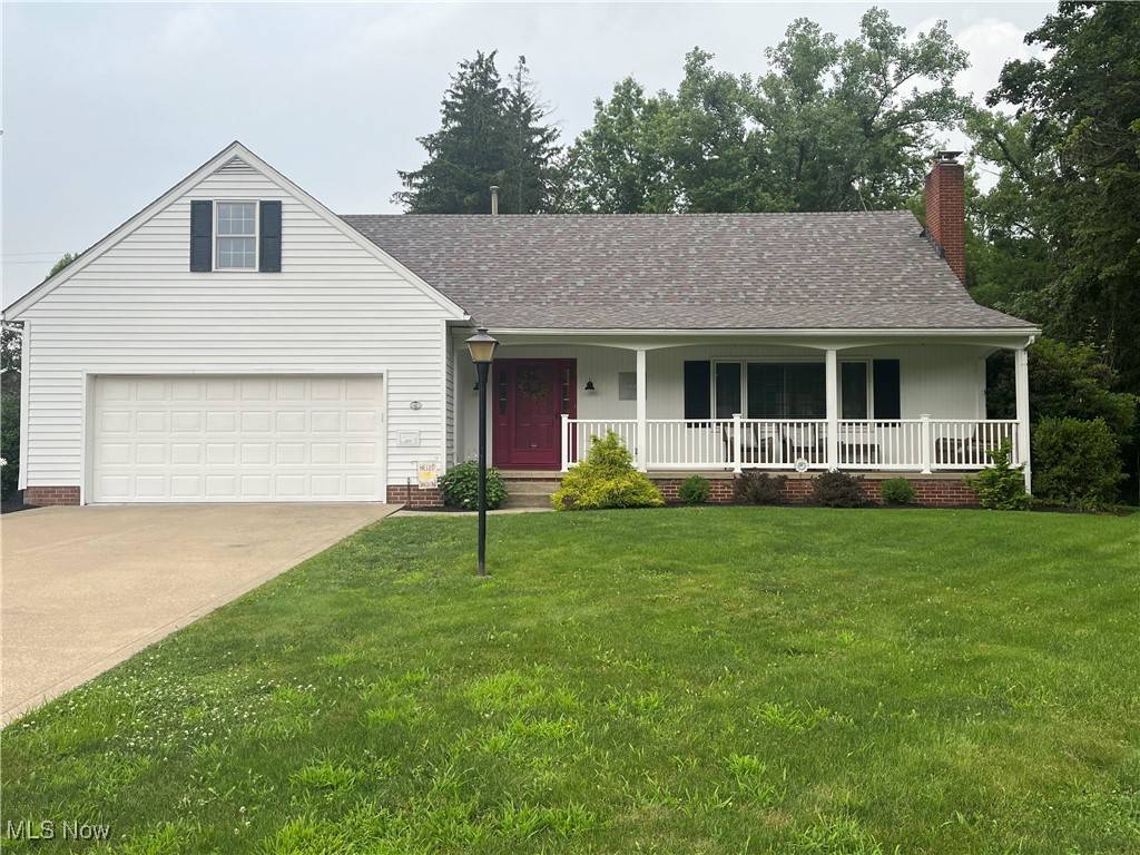 1527 Glenking LN, Alliance, OH 44601