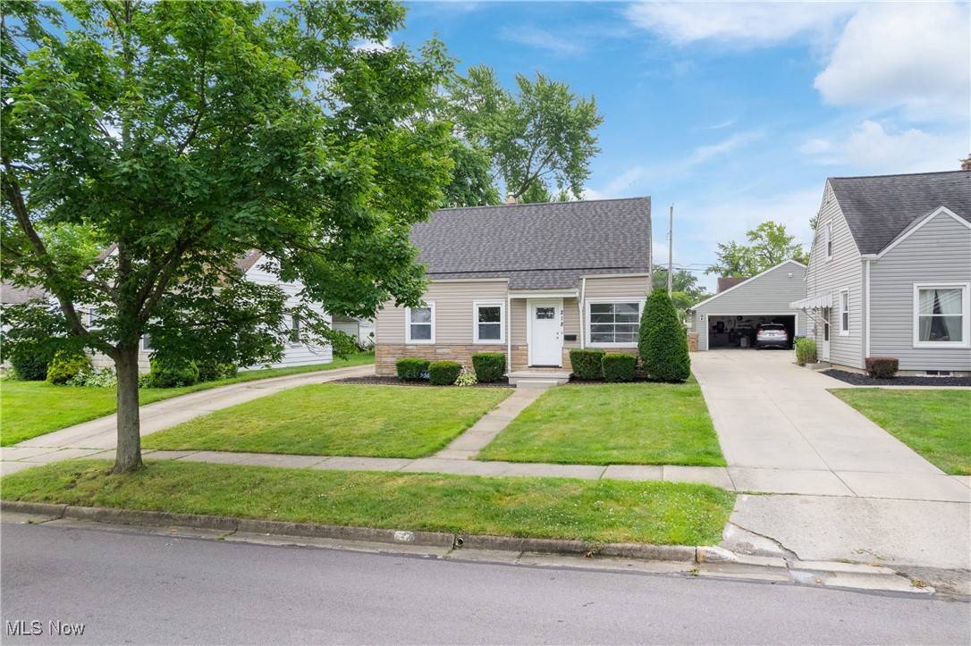 218 Van Buren AVE, Cuyahoga Falls, OH 44221