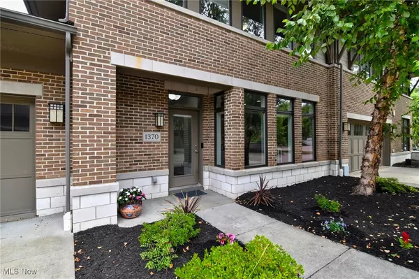 Cleveland Heights, OH 44118,1370 Slate CT