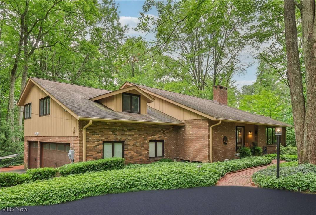 205 Aspenwood DR, Moreland Hills, OH 44022