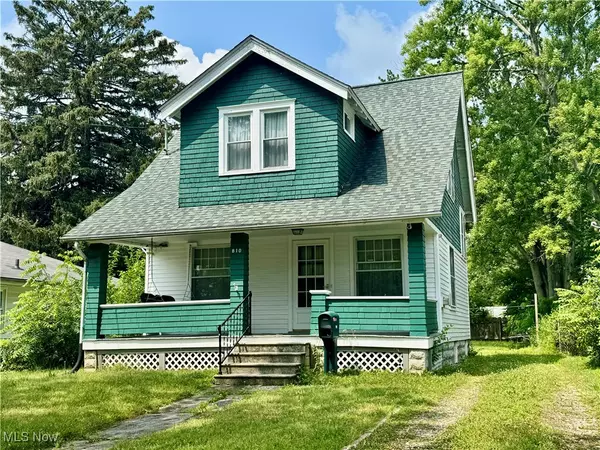 810 Woodland AVE, Elyria, OH 44035