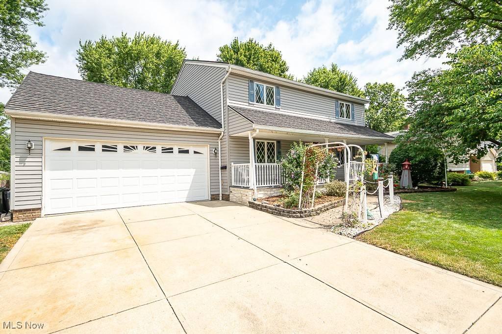 26946 Adele LN, Olmsted Twp, OH 44138