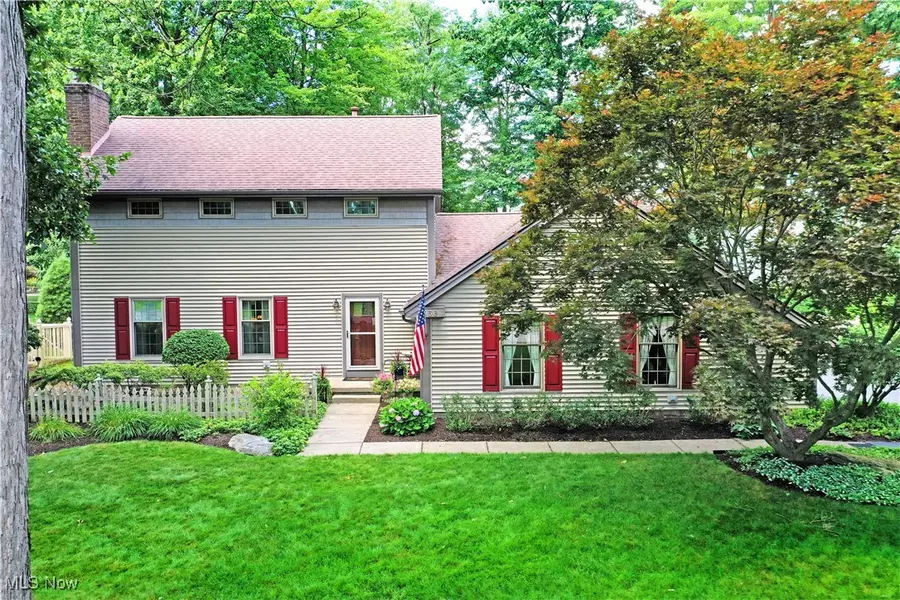 2956 Autumnwood TRL, Poland, OH 44514