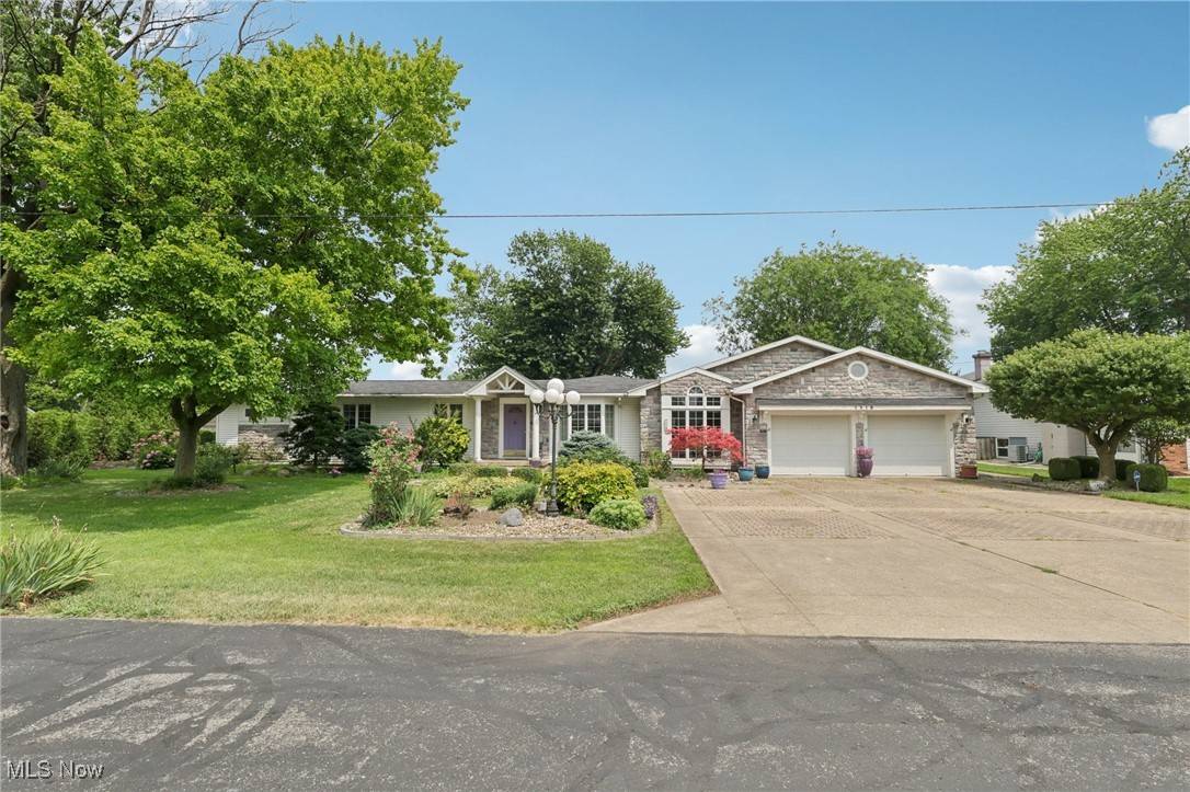 1318 Mirheath DR, Huron, OH 44839