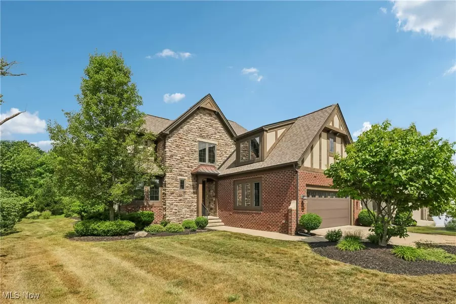 4342 Tudor DR, Kirtland, OH 44094