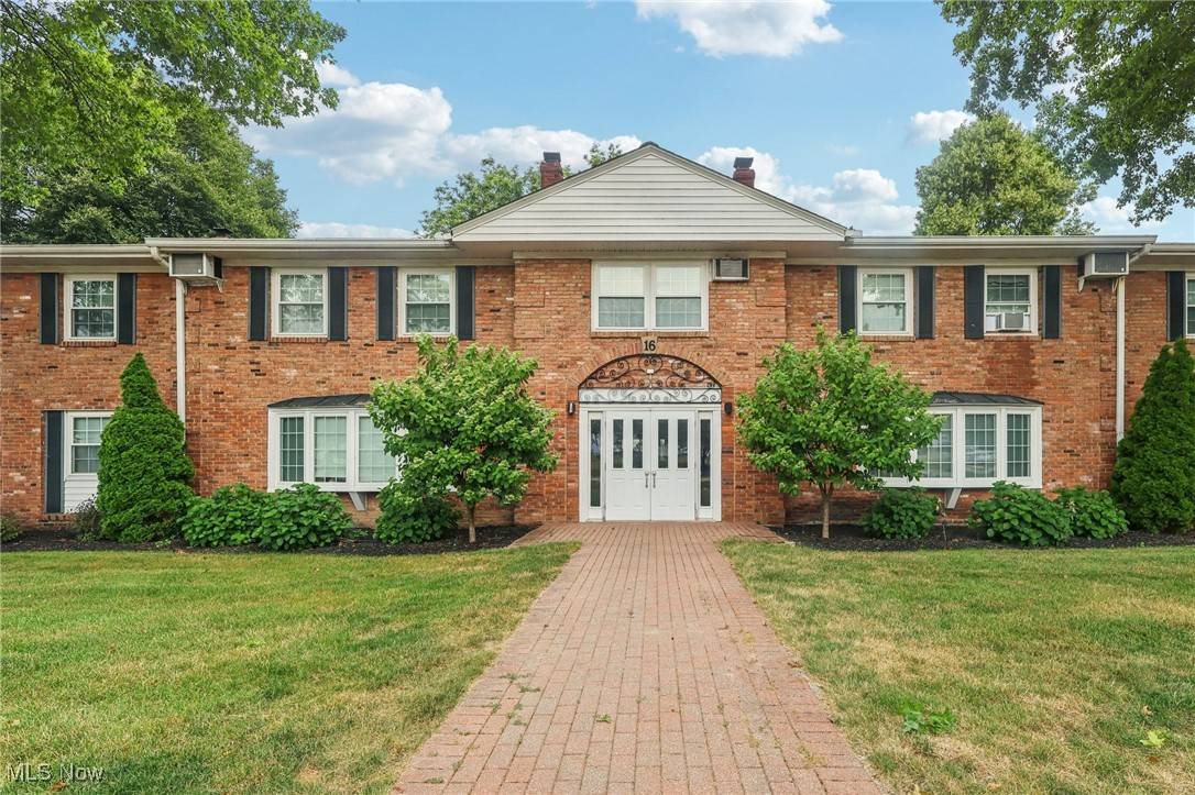 16 Meadowlawn DR #2, Mentor, OH 44060