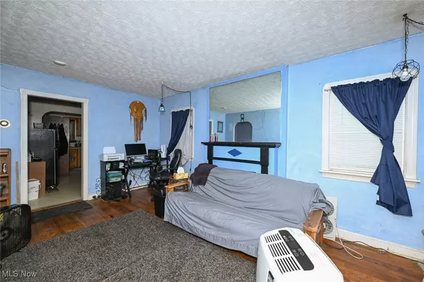 Akron, OH 44310,1051 Murray AVE