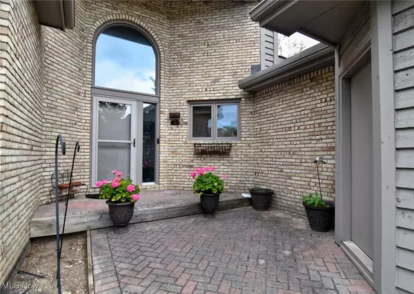 Beachwood, OH 44122,3 Salem CT