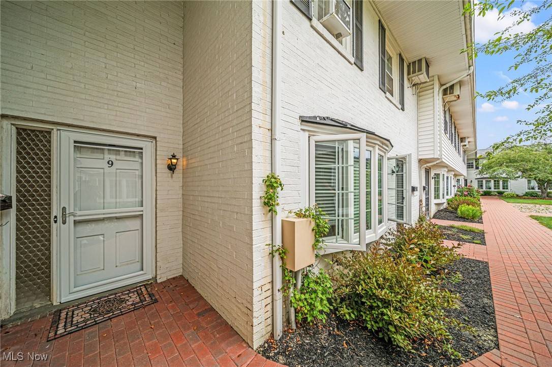 Mentor, OH 44060,5 Meadowlawn DR #9
