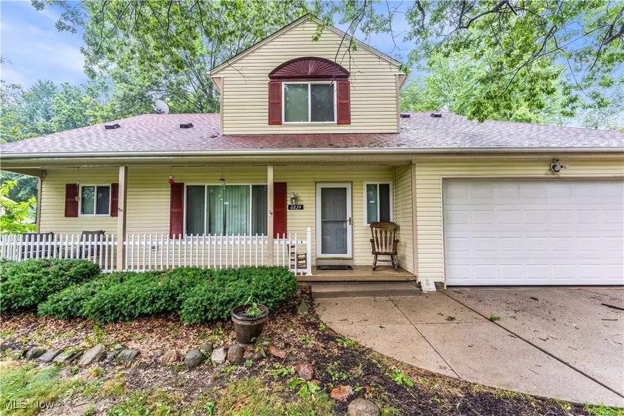 6834 Glendale RD, North Ridgeville, OH 44039