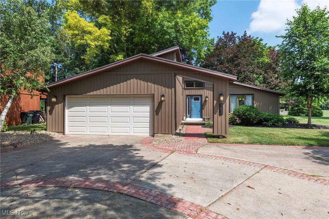 152 Burns RD, Elyria, OH 44035