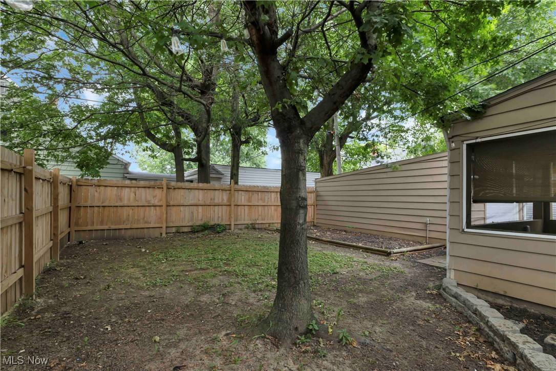Euclid, OH 44132,635 E 261 ST