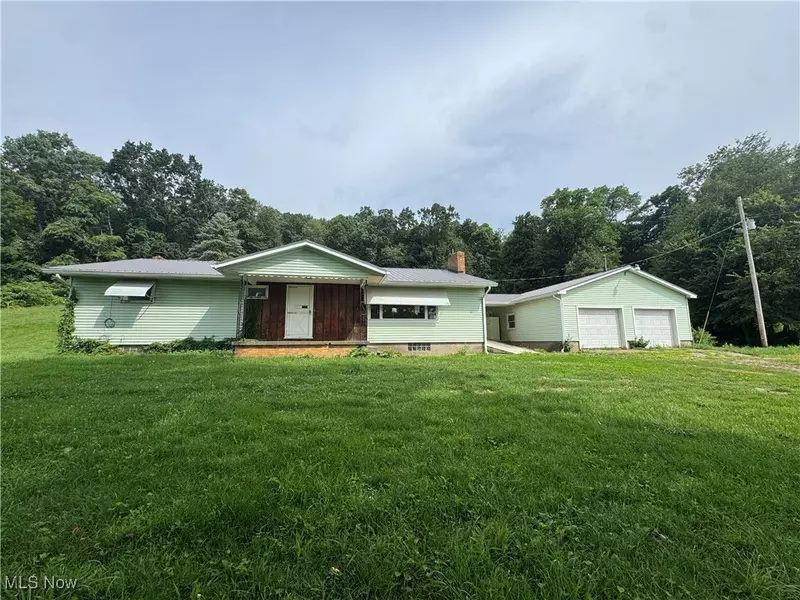 3265 Yorkview RD SW, New Philadelphia, OH 44663