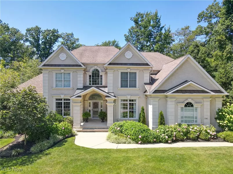7582 Capilano DR, Solon, OH 44139