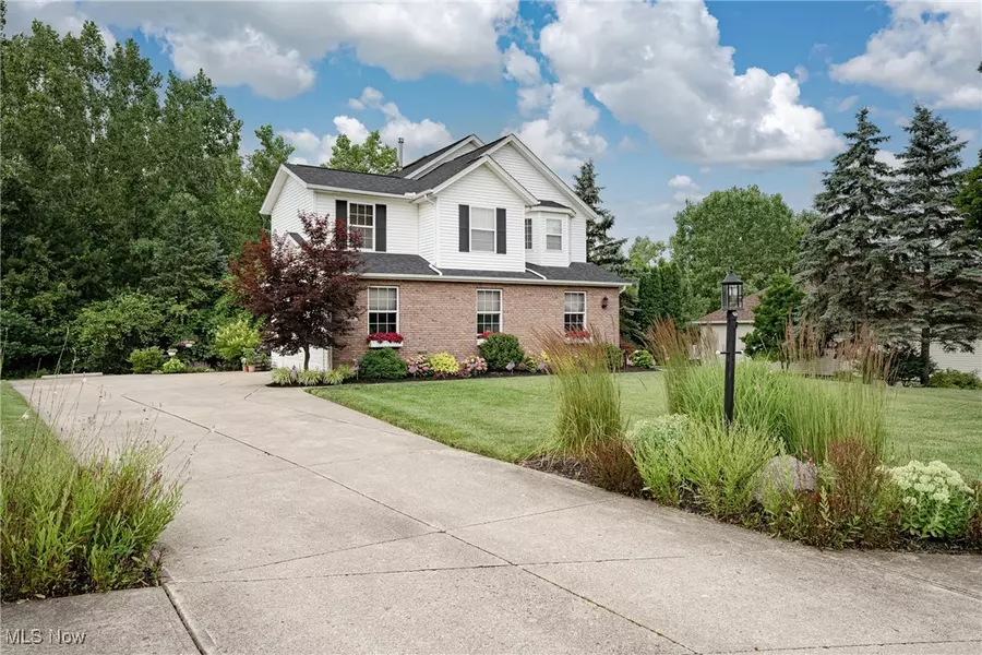 2818 Matthew LN, Medina, OH 44256