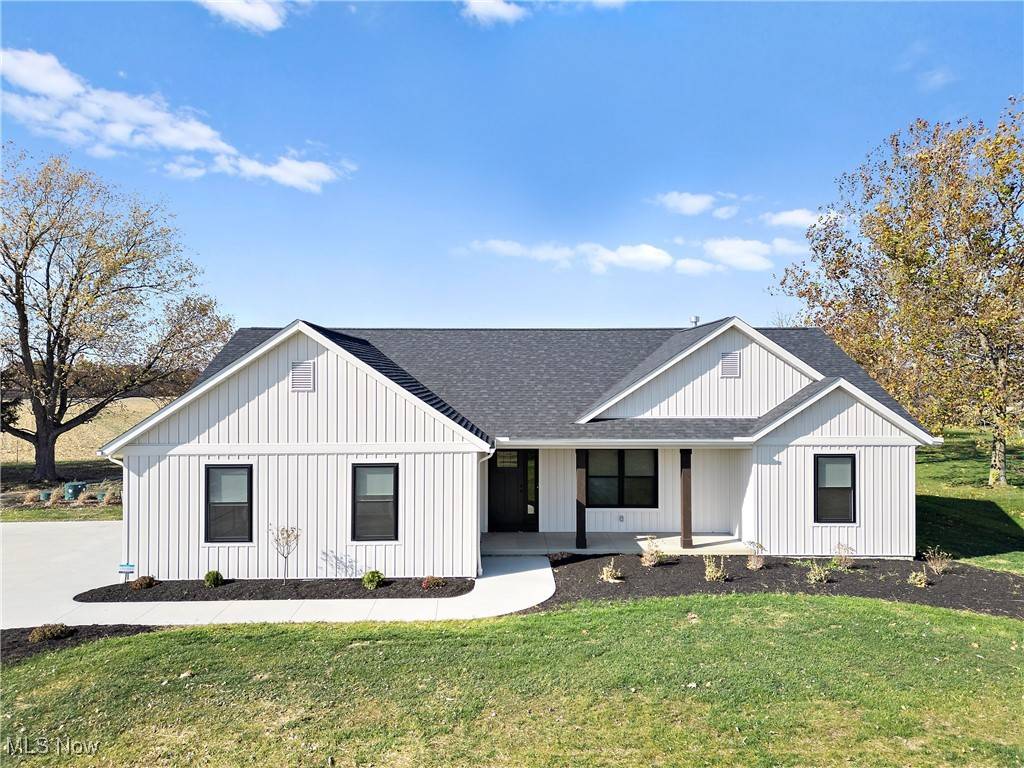 8664 Akron RD, Marshallville, OH 44645