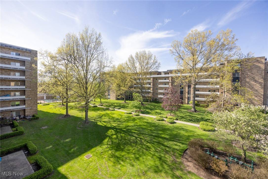 Lyndhurst, OH 44124,2202 Acacia Park DR #2420
