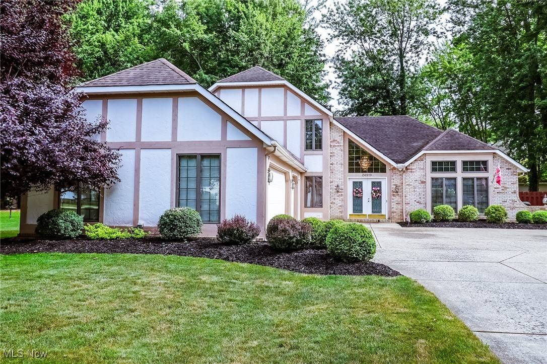 26519 Bayfair DR, Olmsted Falls, OH 44138