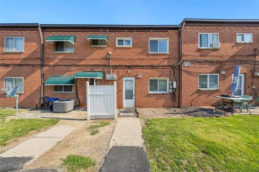 215 Dalepark DR #5, Bedford, OH 44146
