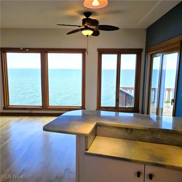 Bay Village, OH 44140,31540 Lake RD