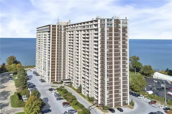 Lakewood, OH 44107,12900 Lake AVE #PH17