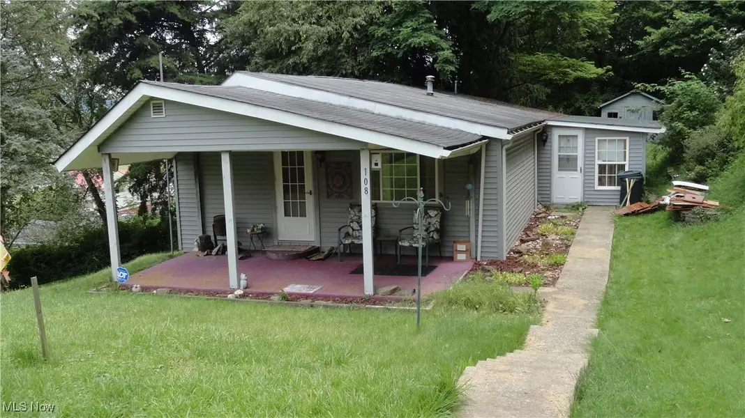 108 Linger DR, Chester, WV 26034