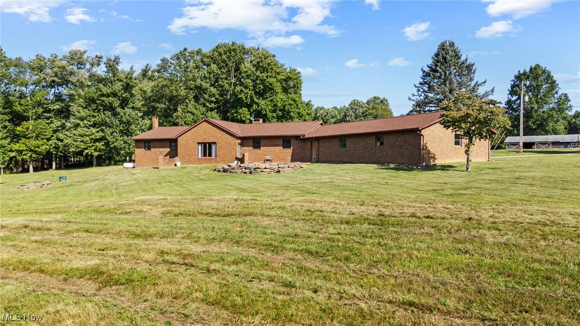 4015 Lace RD NW, Malvern, OH 44644