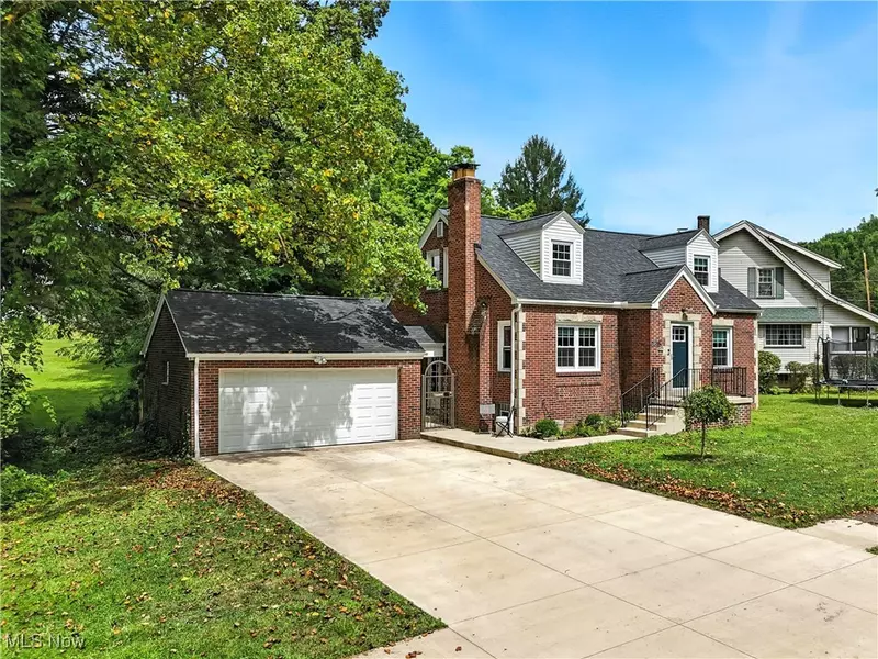2315 Volney RD, Youngstown, OH 44511