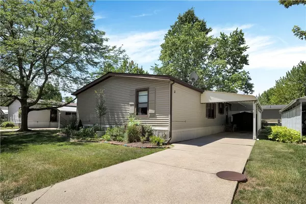 Olmsted Twp, OH 44138,3 Dogwood LN