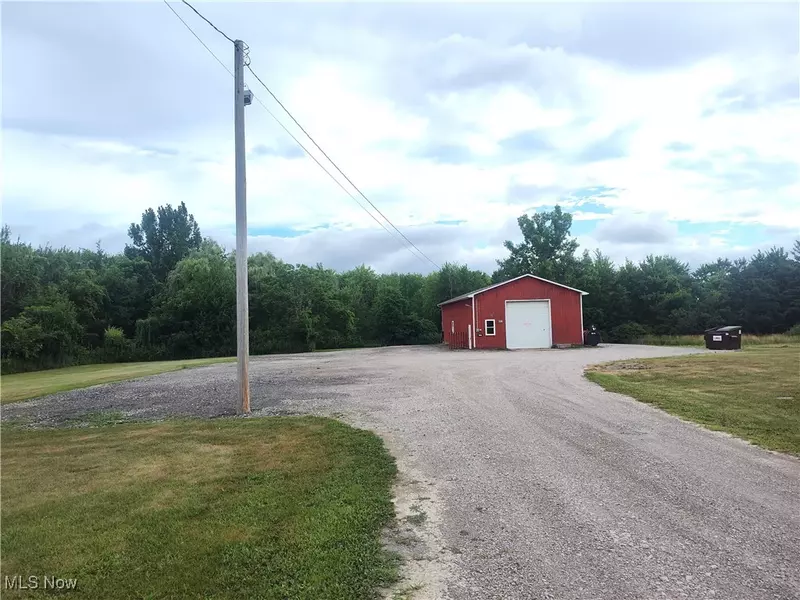 136 E Under Ridge RD, Conneaut, OH 44030