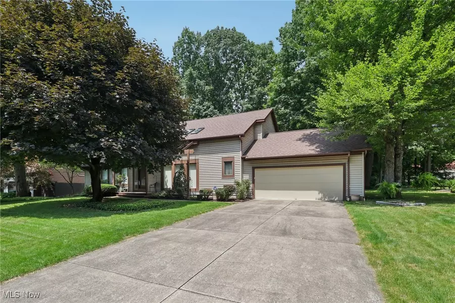 1171 Logan Wood DR, Hubbard, OH 44425