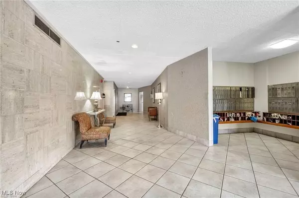 Lakewood, OH 44107,12520 Edgewater DR #801