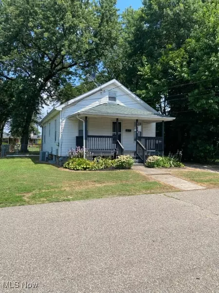 1310 Roselawn Ave AVE, Belpre, OH 45714
