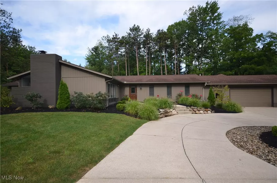 3155 N Martadale DR, Akron, OH 44333