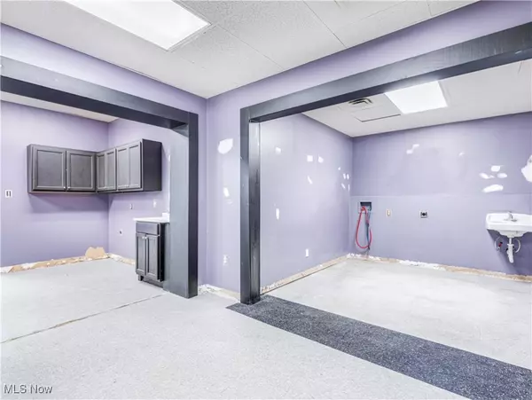 Norton, OH 44203,3725 S Cleveland Massillon RD #5A