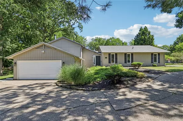 732 Wyleswood DR, Berea, OH 44017