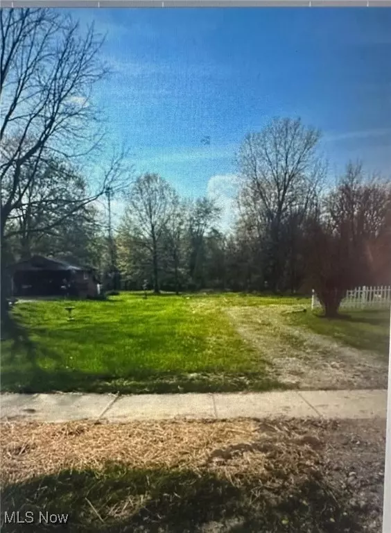 S Raccoon RD, Austintown, OH 44515
