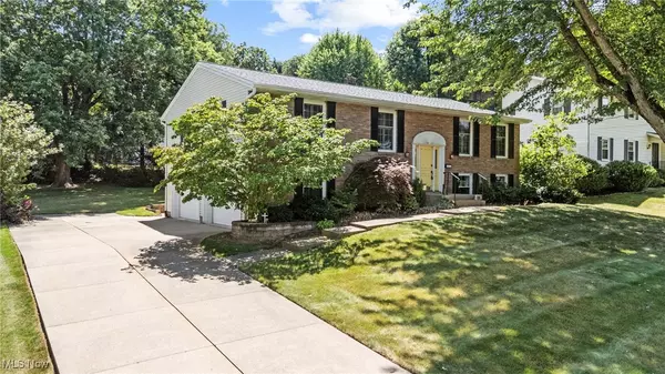 North Canton, OH 44720,800 Lindy Lane AVE SW