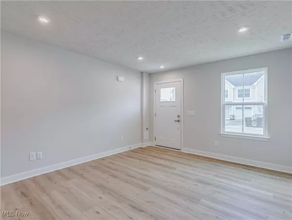 Akron, OH 44313,1845 Shank DR