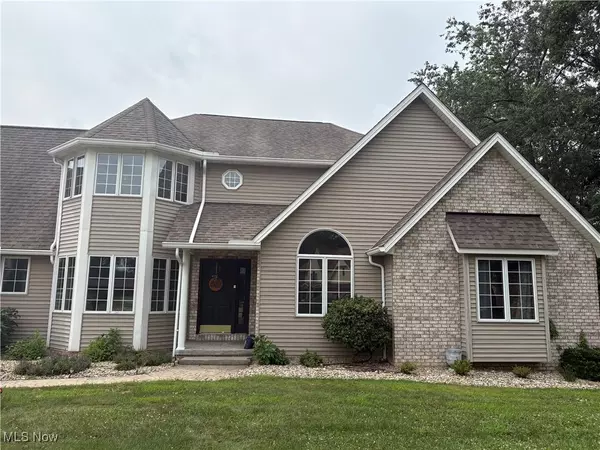 495 Hillcrest DR NE, New Philadelphia, OH 44663