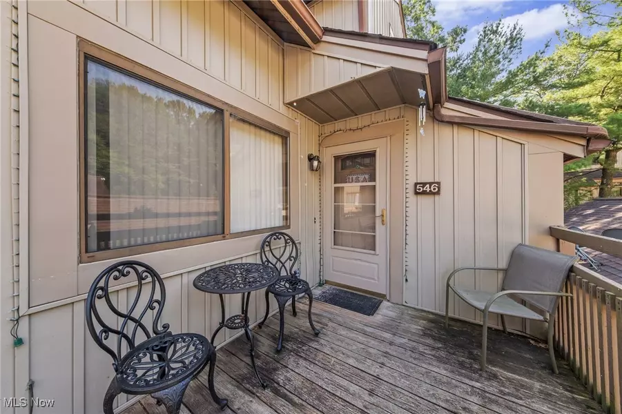 546 Meredith LN, Cuyahoga Falls, OH 44223