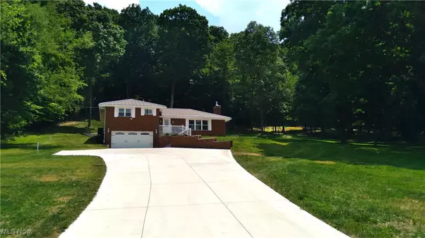 5203 Woodruff ST NW, Dover, OH 44622