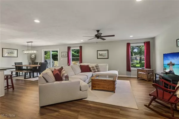 Doylestown, OH 44230,820 Thorn WAY