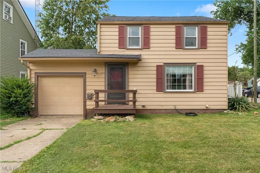 325 Lincoln AVE, Louisville, OH 44641