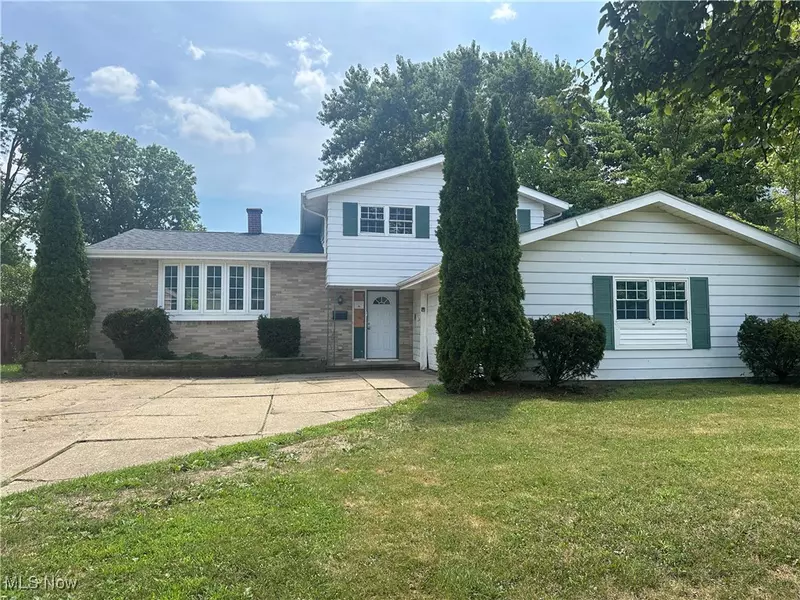 405 Baldwin DR, Berea, OH 44017