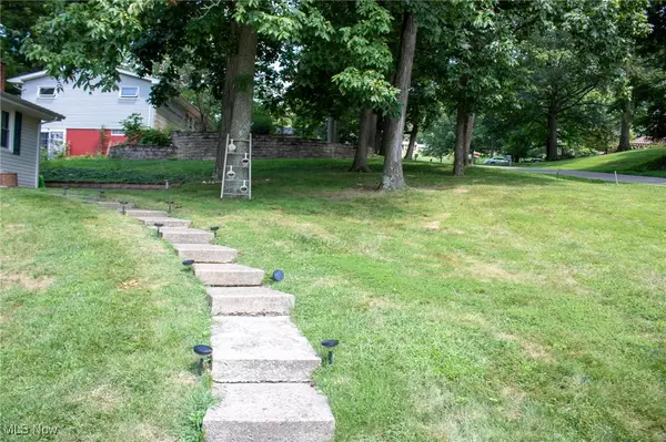 Zanesville, OH 43701,975 Blossom LN