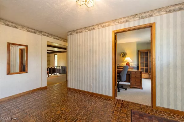 Chagrin Falls, OH 44023,18781 Thorpe RD