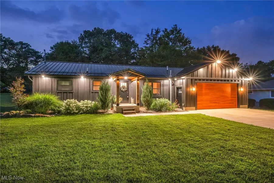 653 Valley Crest DR, New Franklin, OH 44319