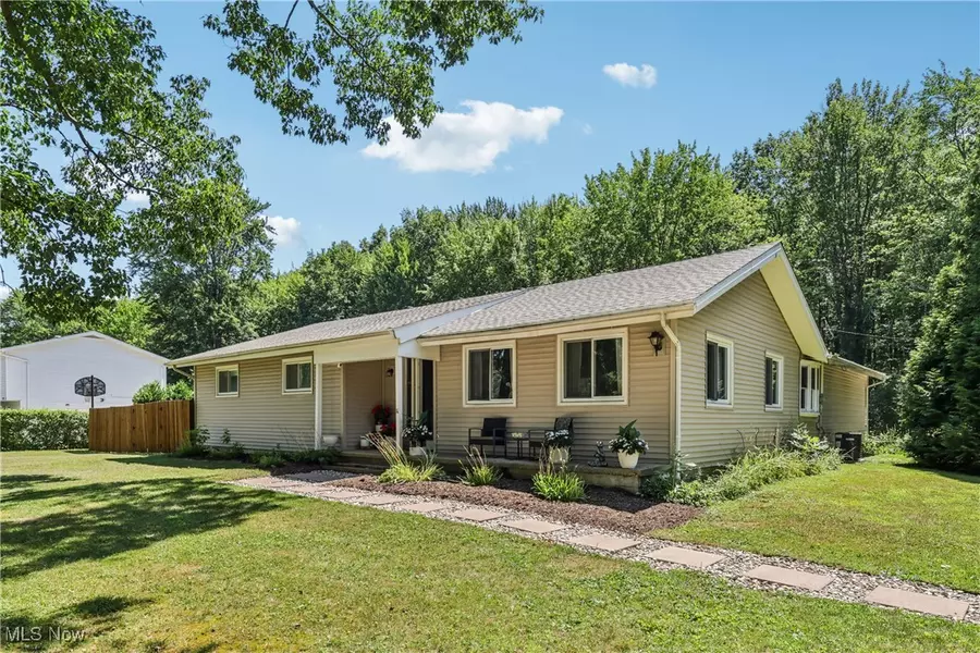 410 E Pioneer TRL, Aurora, OH 44202