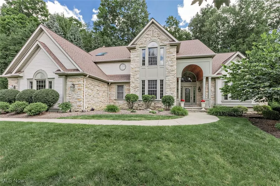 7460 Hillside LN, Solon, OH 44139